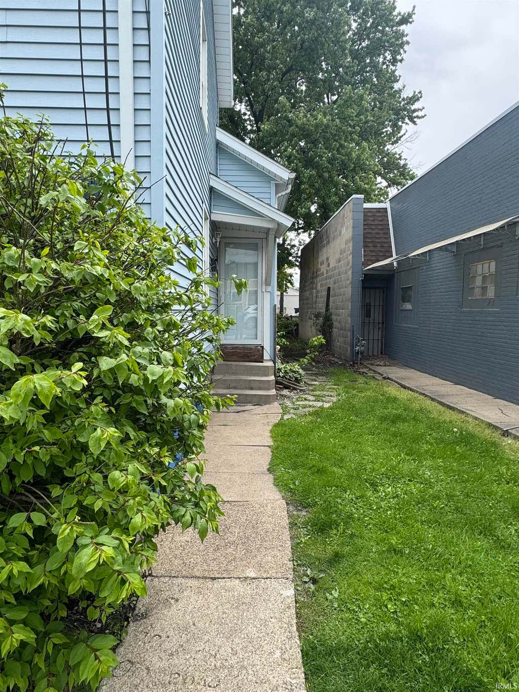 Photo of 411-413 W 7th Street, Mishawaka, IN 46544 (MLS # 202618086)