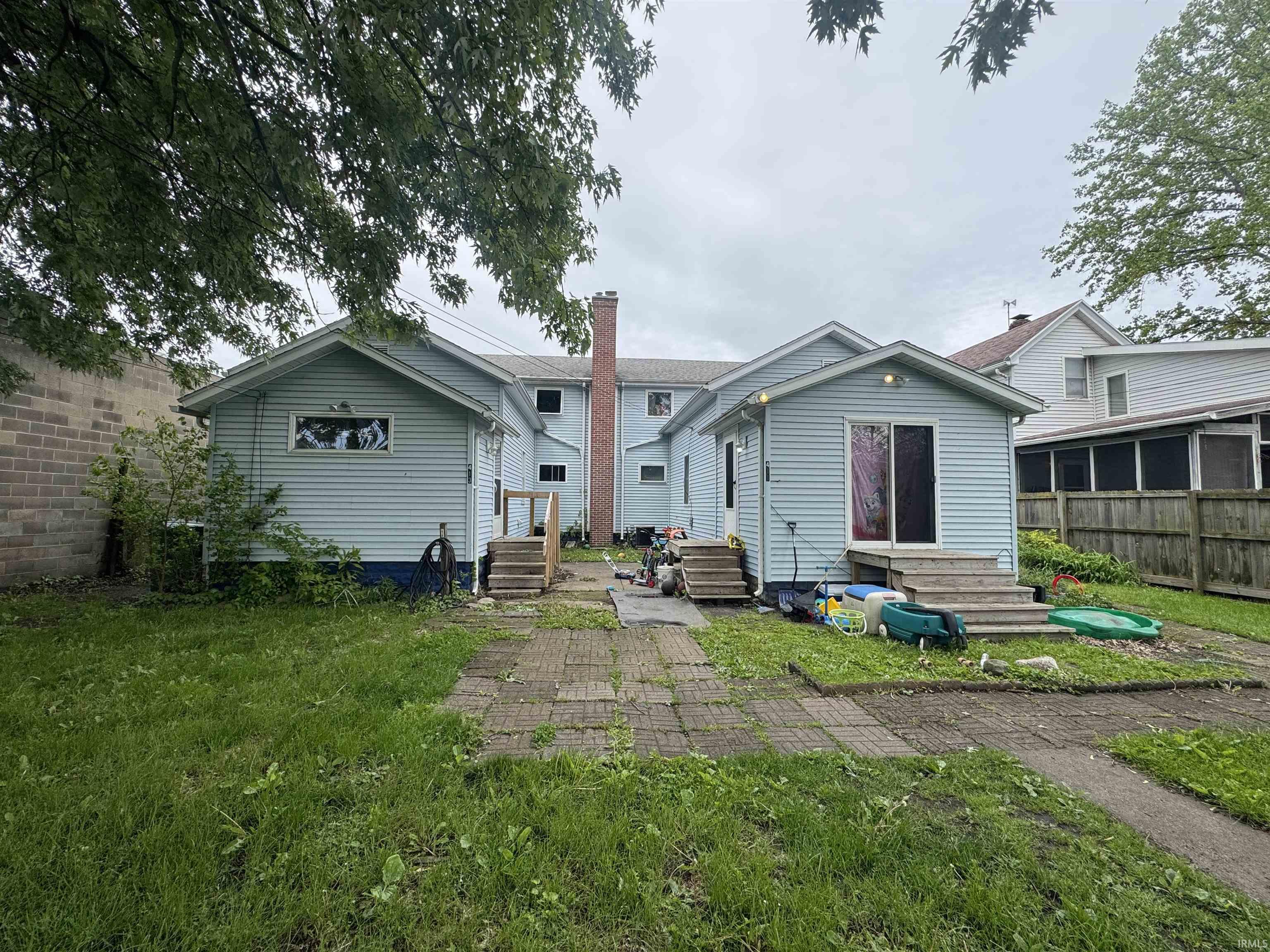 411-413 W 7th Street