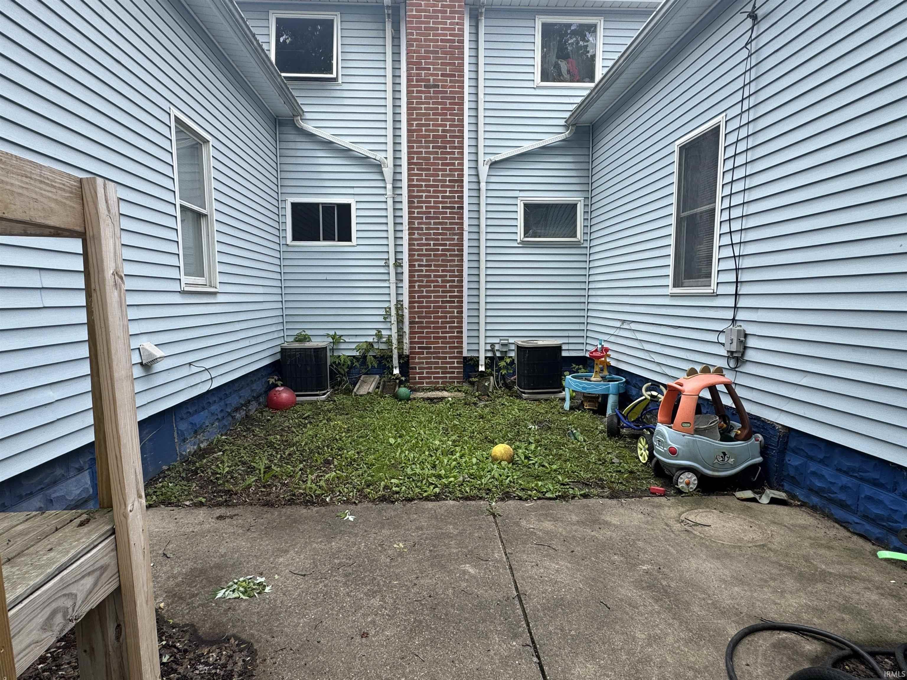 411-413 W 7th Street