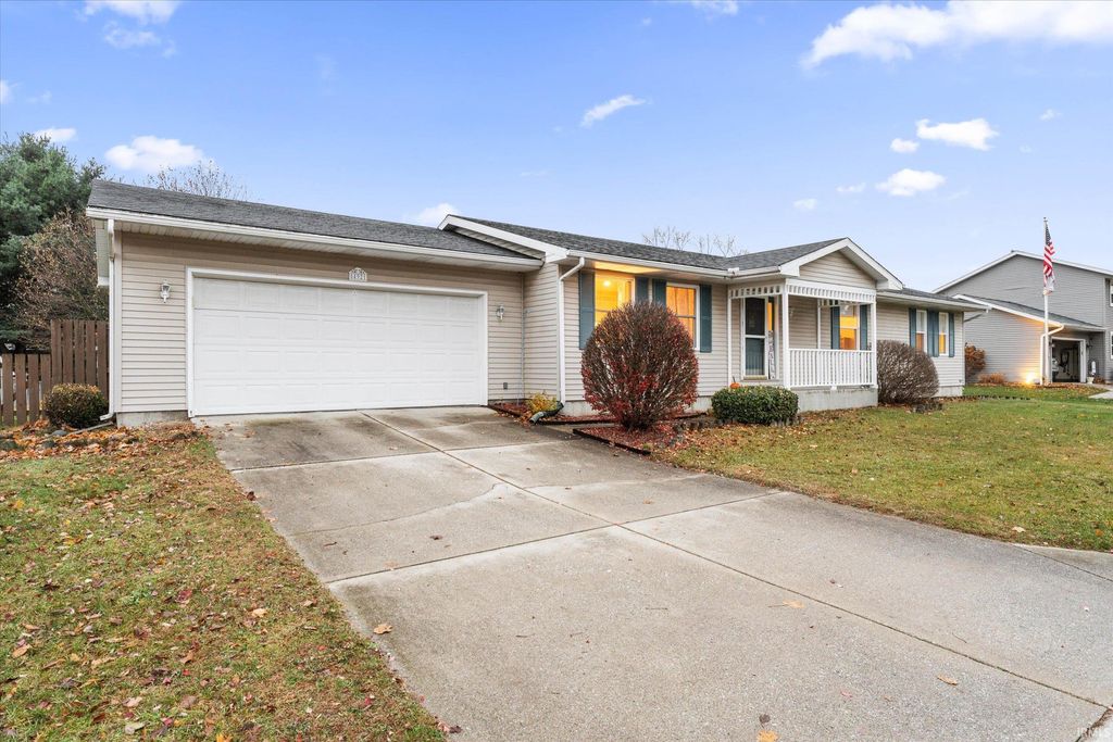 Photo of 54921 Luan Drive, Osceola, IN 46561 (MLS # 202546695)