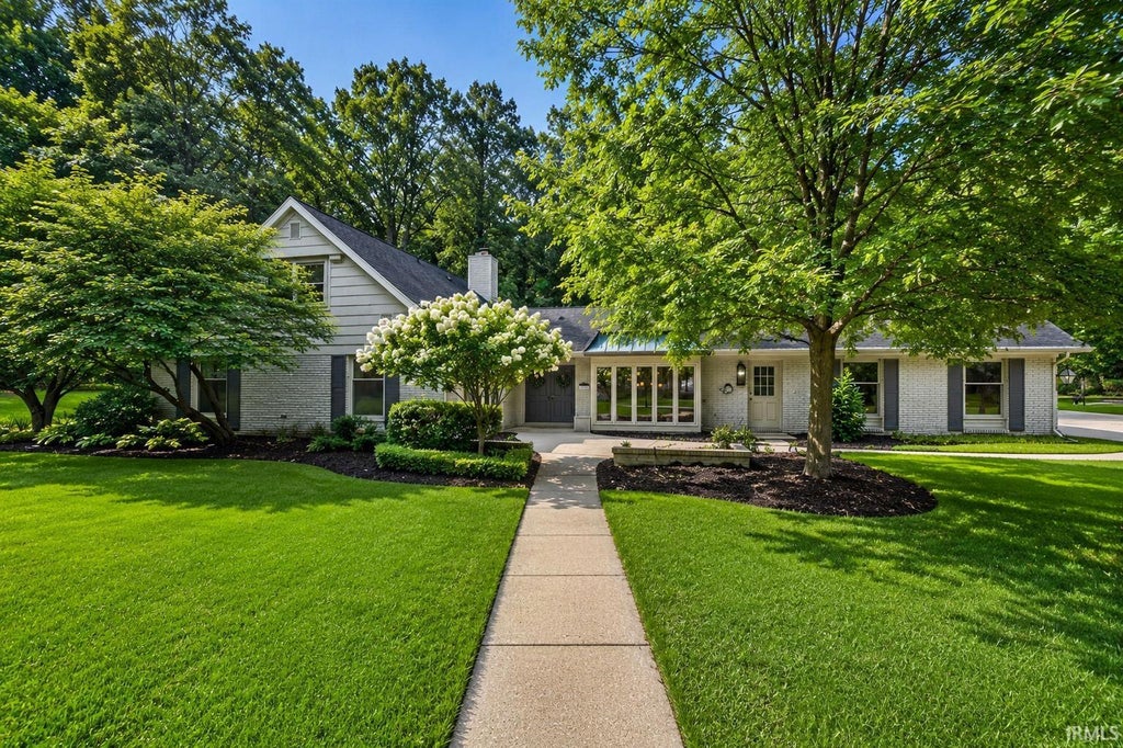 Photo of 1134 Ridgedale Road, South Bend, IN 46614 (MLS # 202632814)
