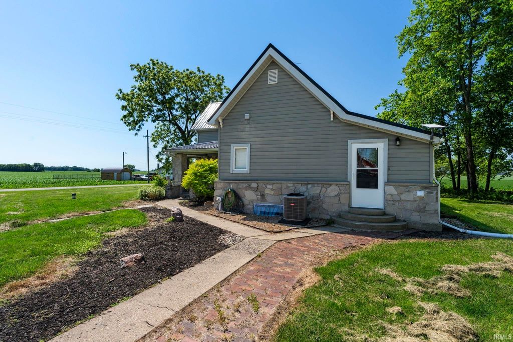 Photo of 2144 S County Rd 1300 E, Frankfort, IN 46041 (MLS # 202625135)
