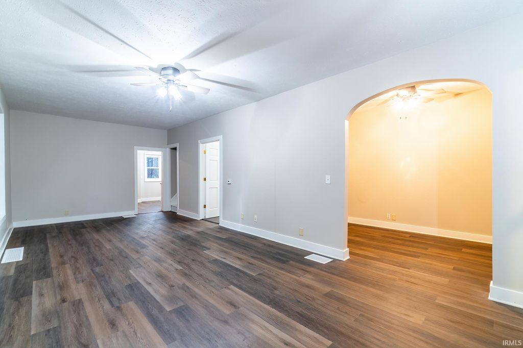 Photo of 1405 Oneida Street, Fort Wayne, IN 46805 (MLS # 202549302)