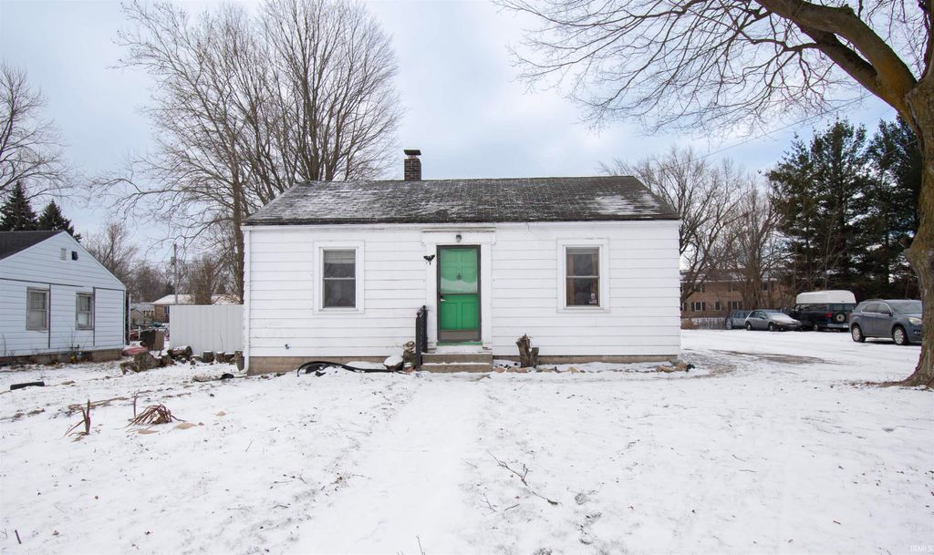 Photo of 805 Lincolnway West, Ligonier, IN 46767 (MLS # 202601976)
