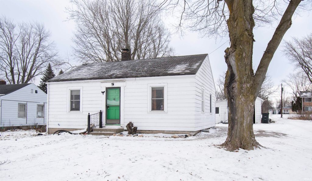 Photo of 805 Lincolnway West, Ligonier, IN 46767 (MLS # 202601976)