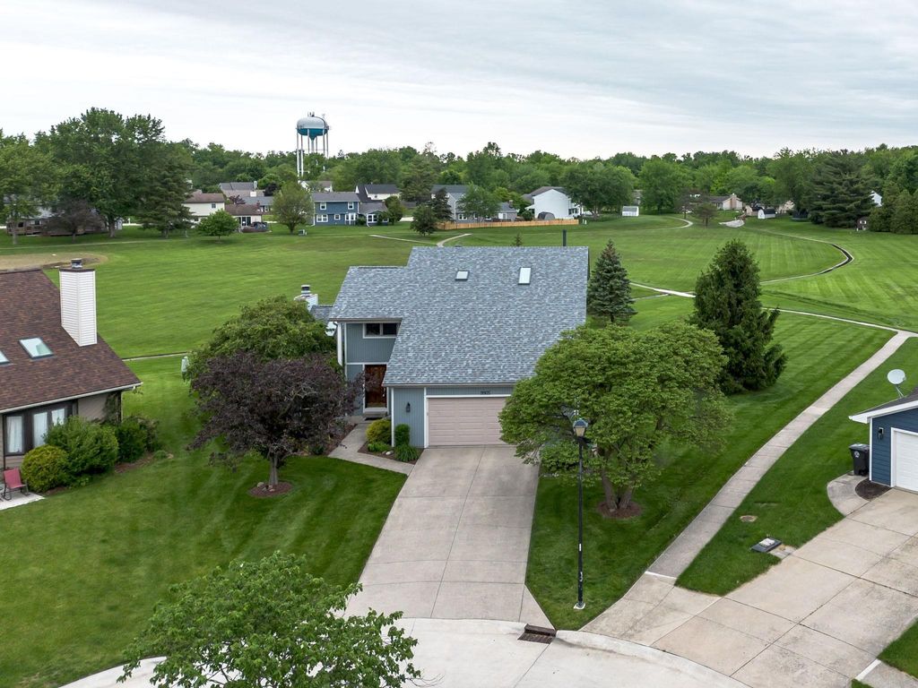Photo of 9905 Teton Court, Fort Wayne, IN 46804 (MLS # 202619900)