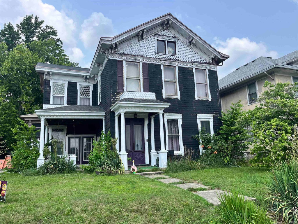 Photo of 1318 E Broadway, Logansport, IN 46947 (MLS # 202628667)