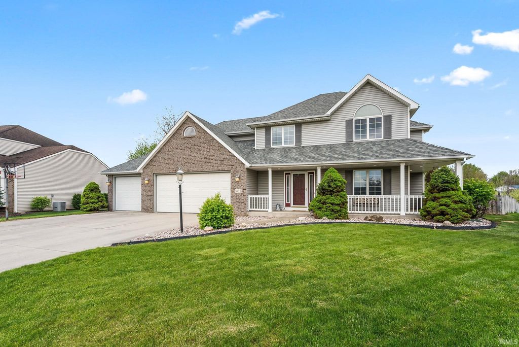 Photo of 8213 Gatewood Court, Fort Wayne, IN 46815 (MLS # 202615580)