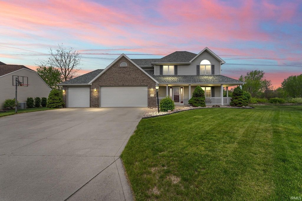 Photo of 8213 Gatewood Court, Fort Wayne, IN 46815 (MLS # 202615580)