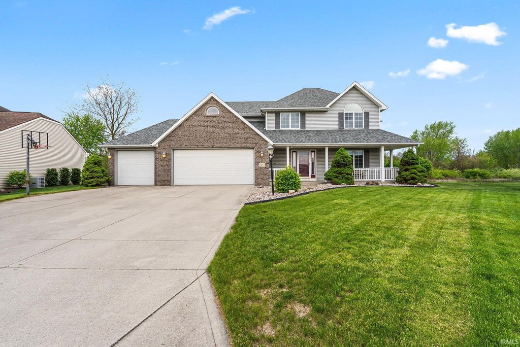 Photo of 8213 Gatewood Court, Fort Wayne, IN 46815 (MLS # 202615580)