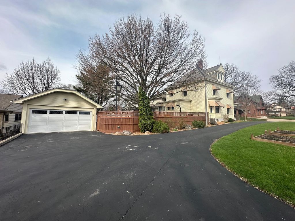 Photo of 3824 Beaver Avenue, Fort Wayne, IN 46807 (MLS # 202611482)