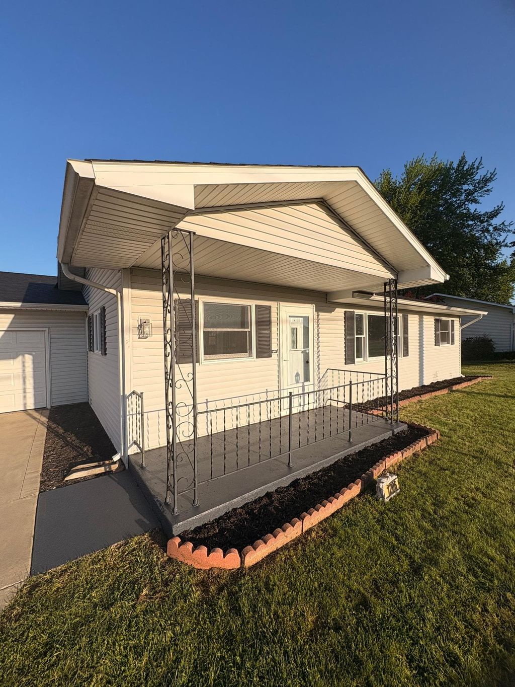 Photo of 1206 Beckley Street, North Manchester, IN 46962 (MLS # 202616617)