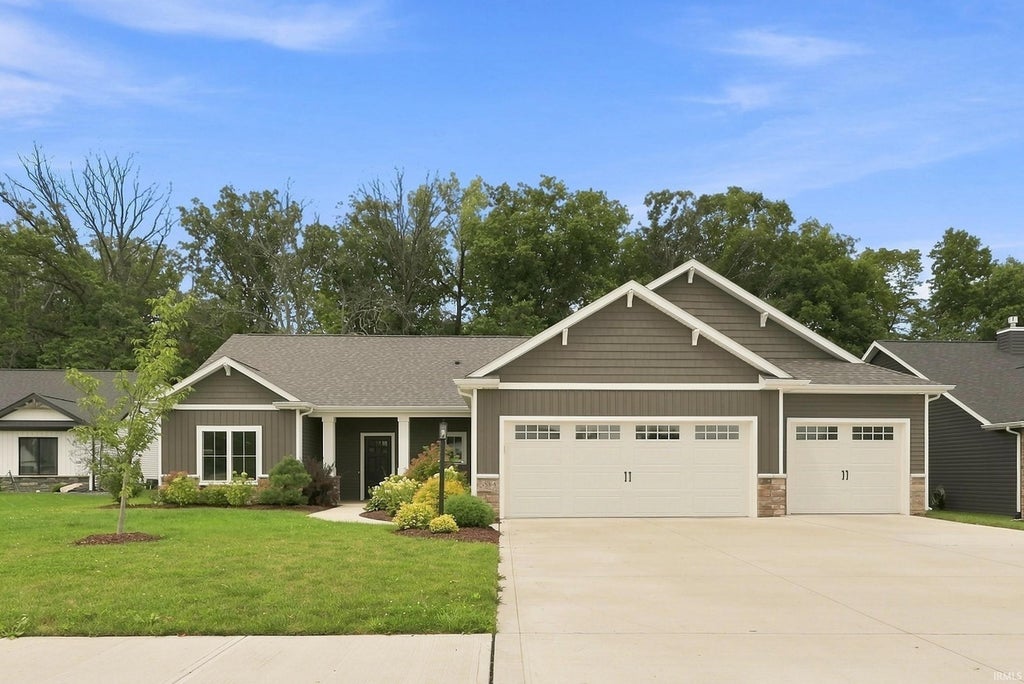 Photo of 5884 Santera Drive, Fort Wayne, IN 46818 (MLS # 202633324)