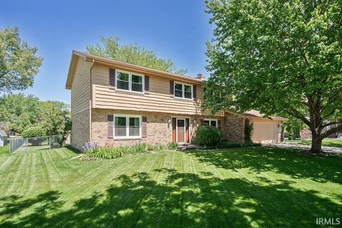 Photo of 1630 ELMWOOD Lane, Kokomo, IN 46902 (MLS # 202618533)