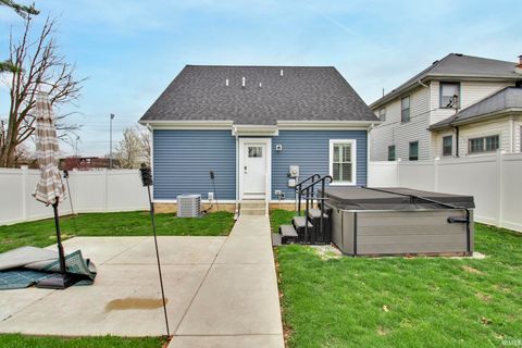 Tiny photo for 407 E VAILE Avenue, Kokomo, IN 46901 (MLS # 202611343)