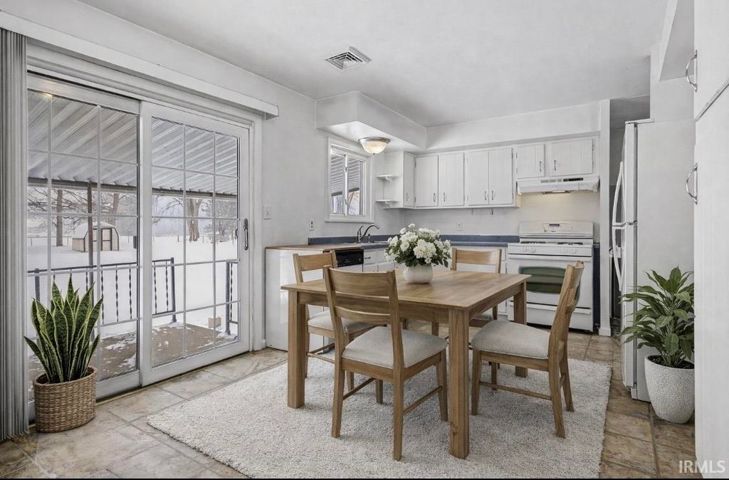 Photo of 54719 Eisenhower Drive, Elkhart, IN 46514 (MLS # 202602868)