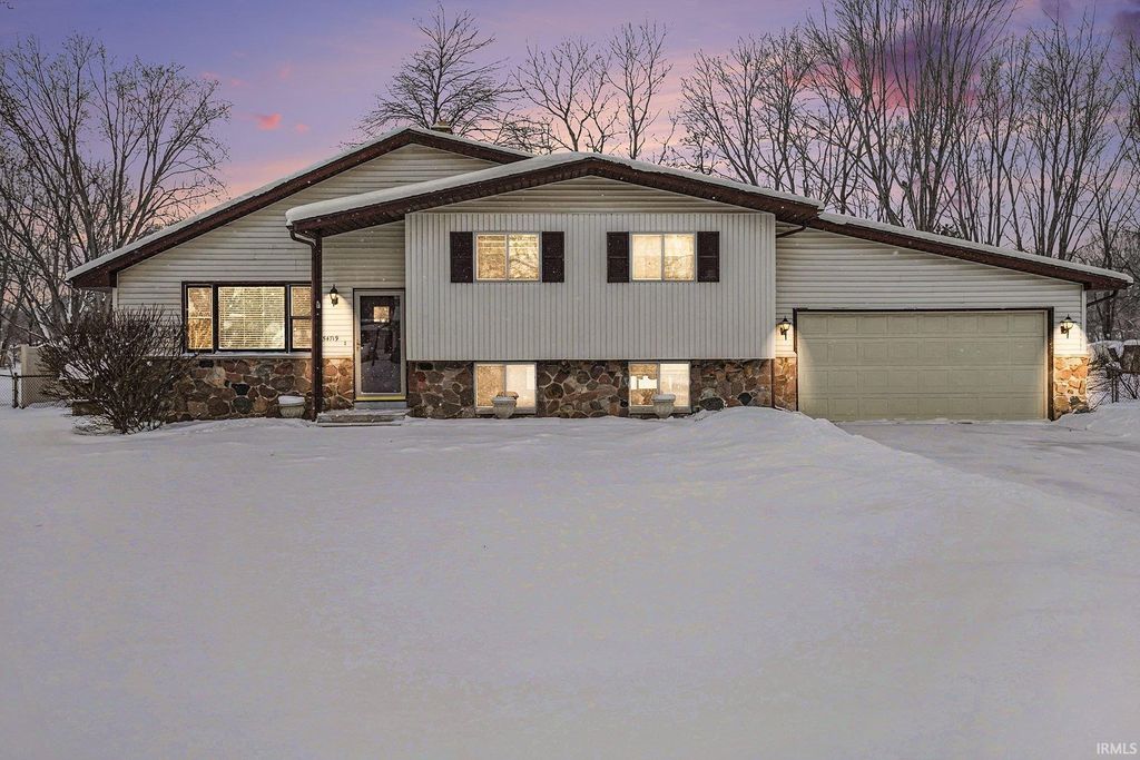 Photo of 54719 Eisenhower Drive, Elkhart, IN 46514 (MLS # 202602868)