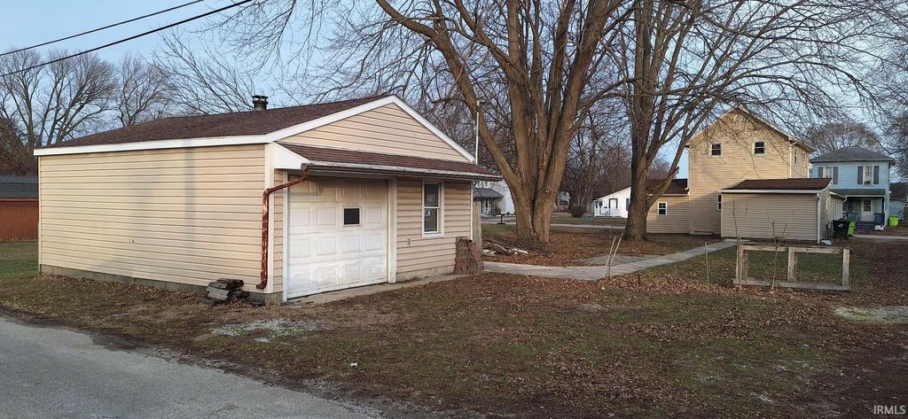 Photo of 954 jackson Street, Huntington, IN 46750 (MLS # 202549721)