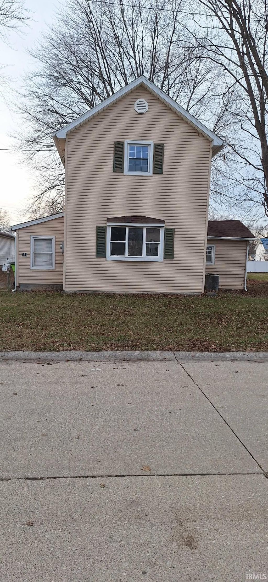Photo of 954 jackson Street, Huntington, IN 46750 (MLS # 202549721)