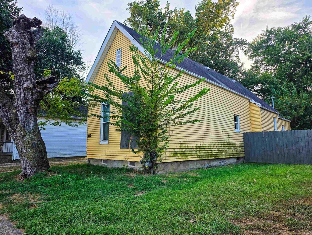 Photo of 312 N Linwood Avenue, Evansville, IN 47711 (MLS # 202638108)