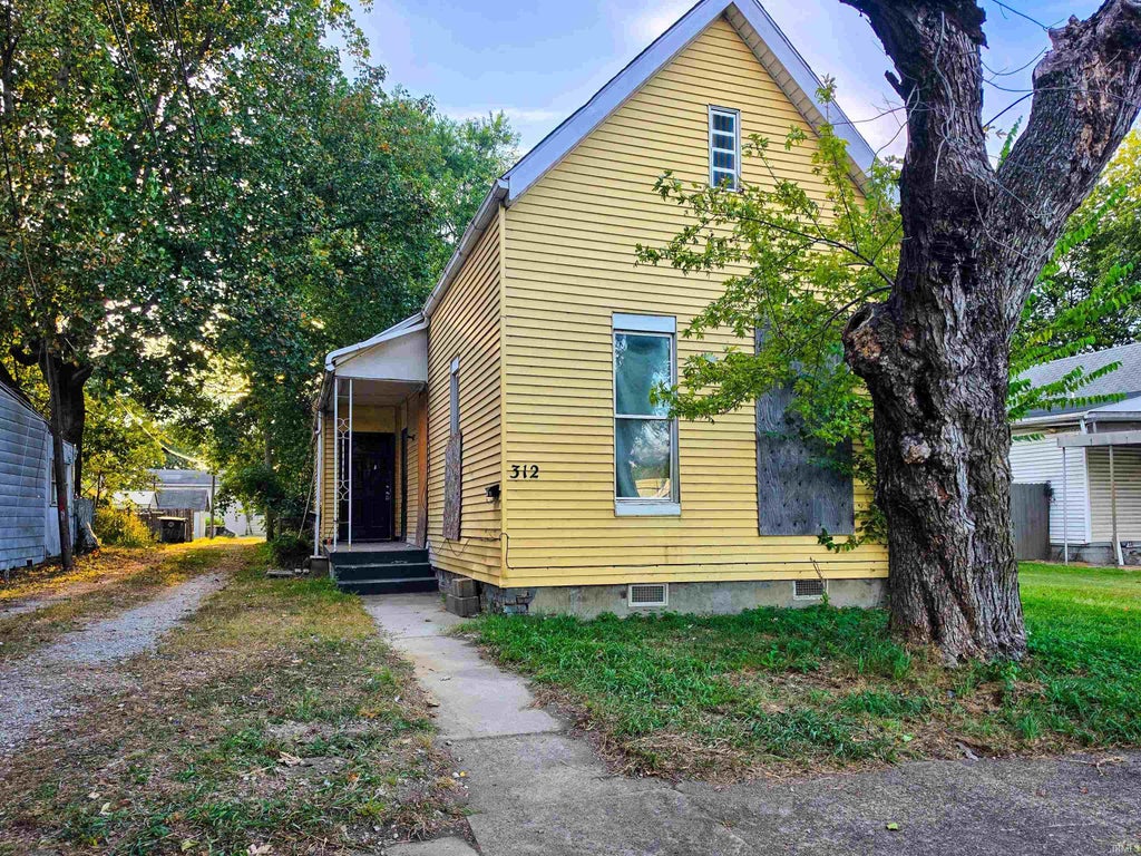 Photo of 312 N Linwood Avenue, Evansville, IN 47711 (MLS # 202638108)