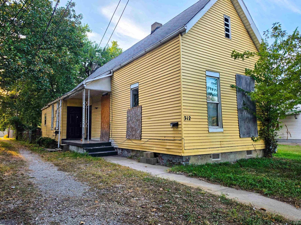 Photo of 312 N Linwood Avenue, Evansville, IN 47711 (MLS # 202638108)