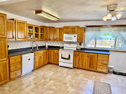 Tiny photo for 1214 Rochester Boulevard, Rochester, IN 46975 (MLS # 202617084)