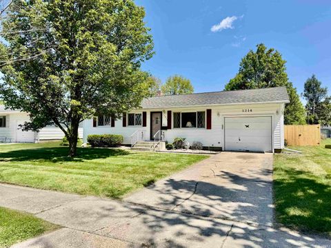 Photo of 1214 Rochester Boulevard, Rochester, IN 46975 (MLS # 202617084)