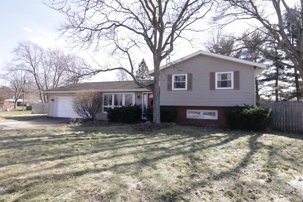 Photo of 52760 Holly Court, South Bend, IN 46637 (MLS # 202605899)