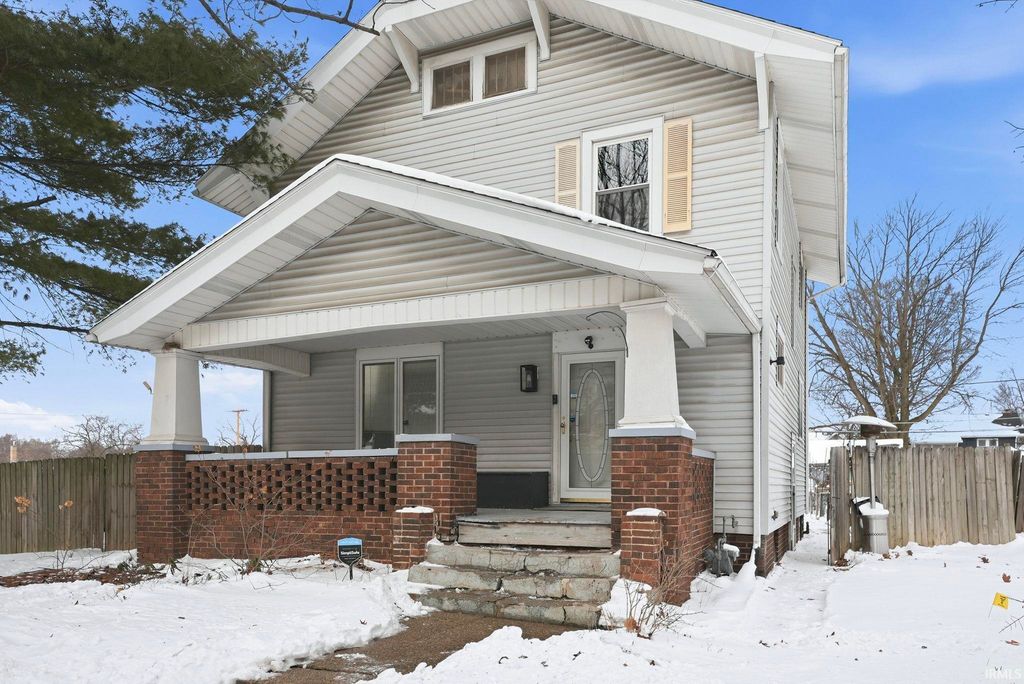 Photo of 1240 W Oakdale Drive Dr, Fort Wayne, IN 46807 (MLS # 202603124)