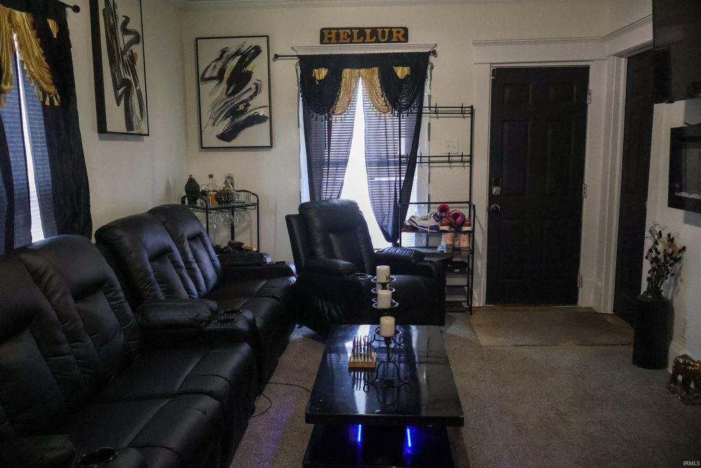 Photo of 523 W 6Th Street, Mishawaka, IN 46544 (MLS # 202604346)