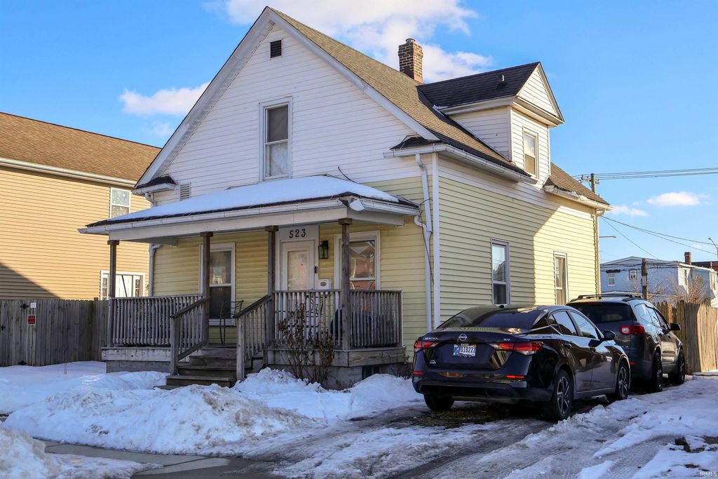 Photo of 523 W 6Th Street, Mishawaka, IN 46544 (MLS # 202604346)