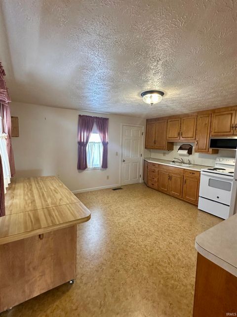 Tiny photo for 205 E Franklin Street, Delphi, IN 46923 (MLS # 202548183)