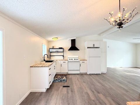 Tiny photo for 4700 Pottawatomie Road, Logansport, IN 46947 (MLS # 202549334)