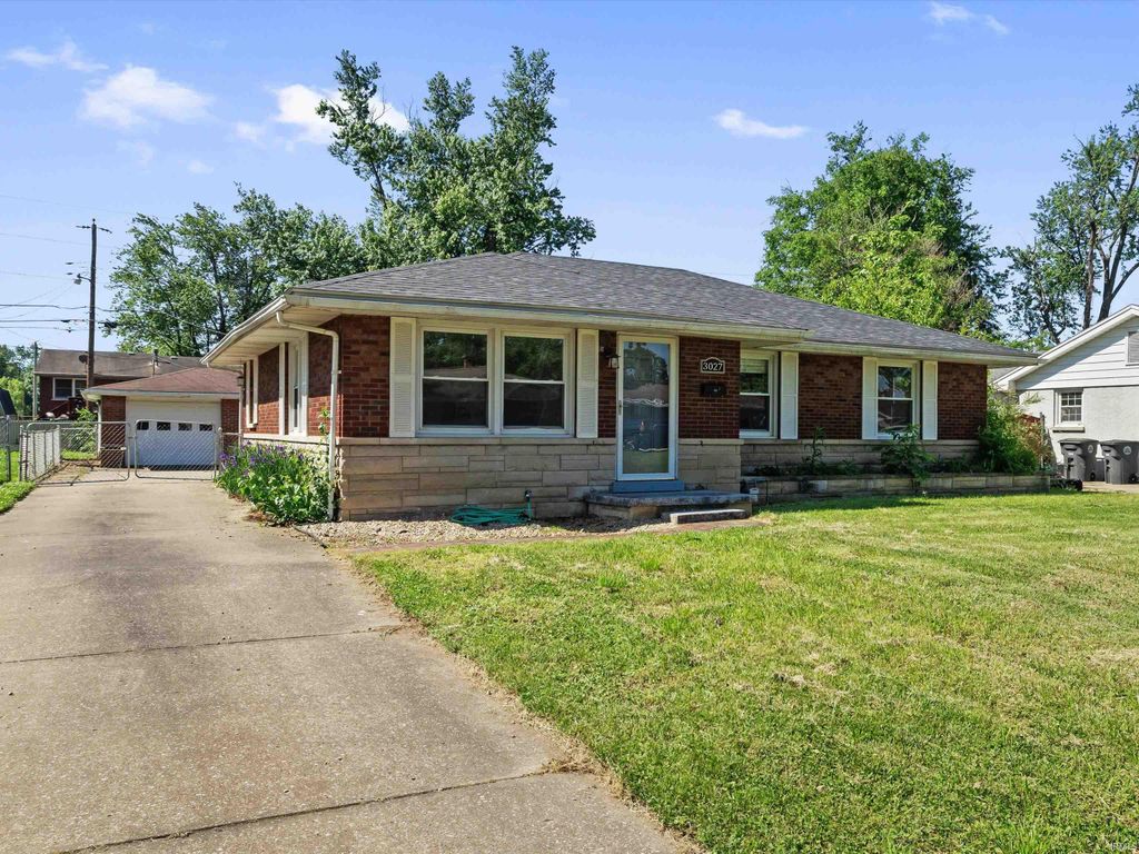 Photo of 3027 Graham Avenue, Evansville, IN 47714 (MLS # 202617478)