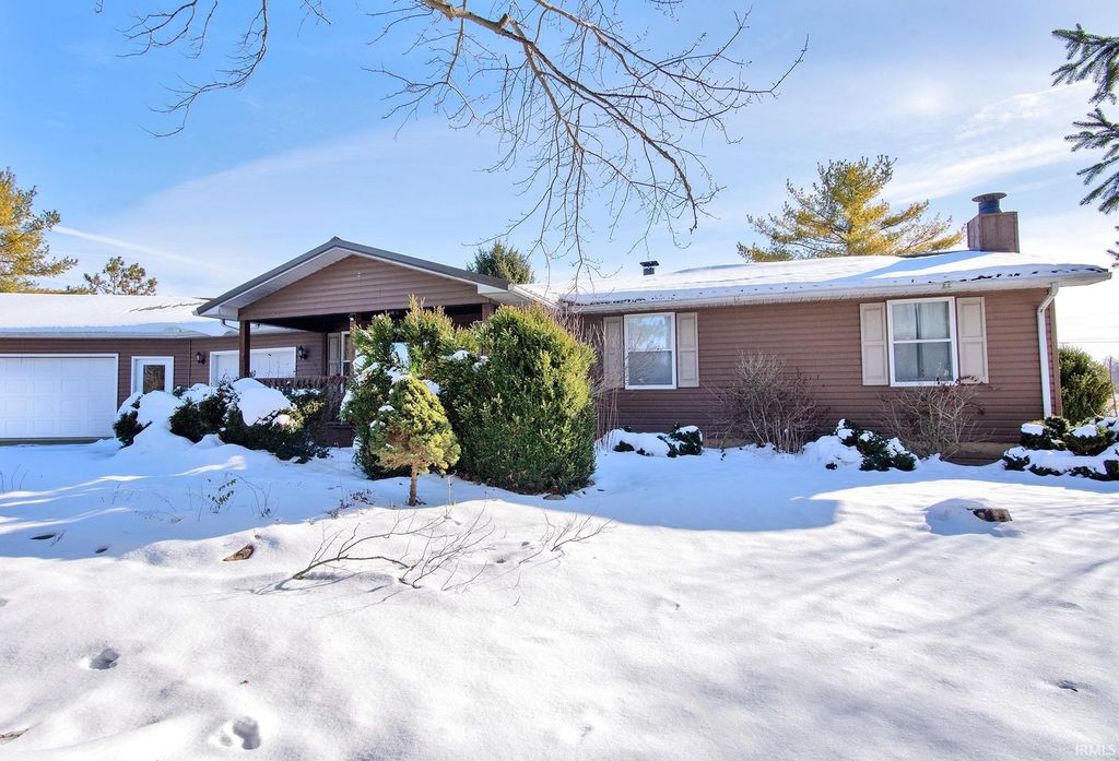 Photo of 8547 N Old Fort Wayne Road, Roanoke, IN 46783 (MLS # 202548393)