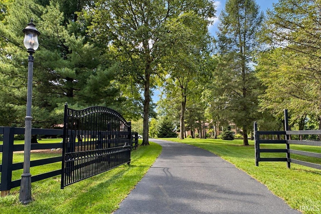 Photo of 55015 Colonial Ridge Drive, Bristol, IN 46507 (MLS # 202639481)