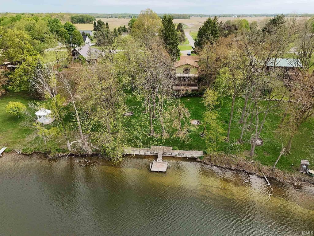 Photo of 75 W 510 S, Pleasant Lake, IN 46779 (MLS # 202618833)