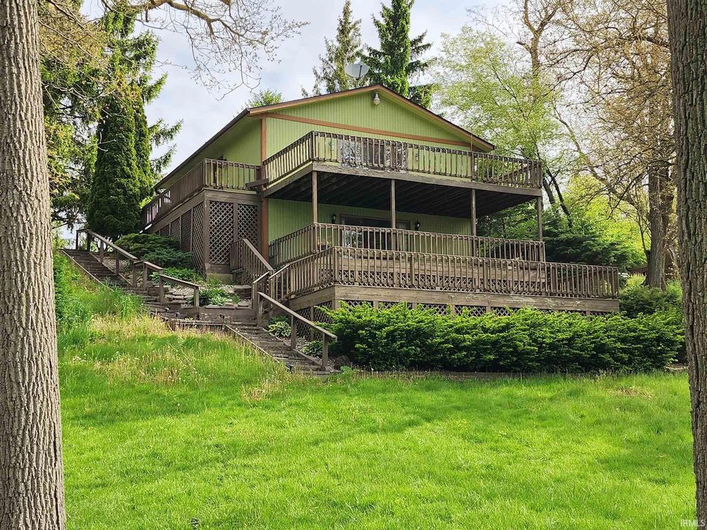 Photo of 75 W 510 S, Pleasant Lake, IN 46779 (MLS # 202618833)