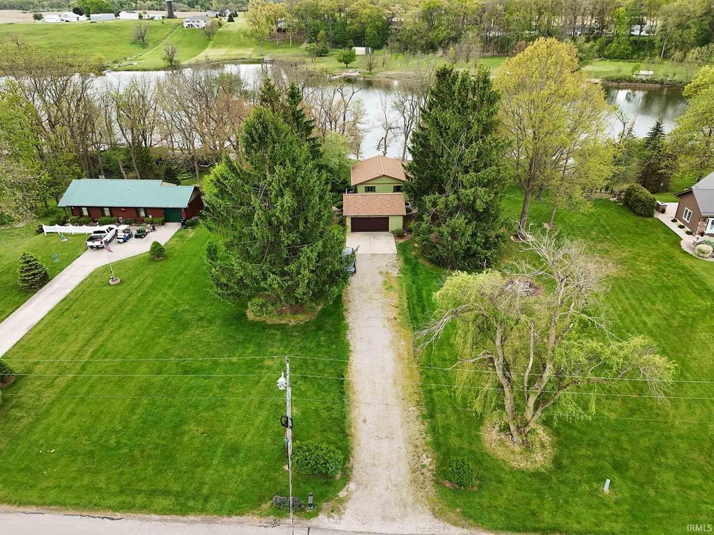 Photo of 75 W 510 S, Pleasant Lake, IN 46779 (MLS # 202618833)