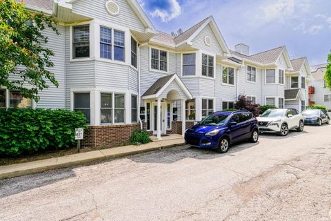 Photo of 429 S Madison Street, Bloomington, IN 47403 (MLS # 202617935)