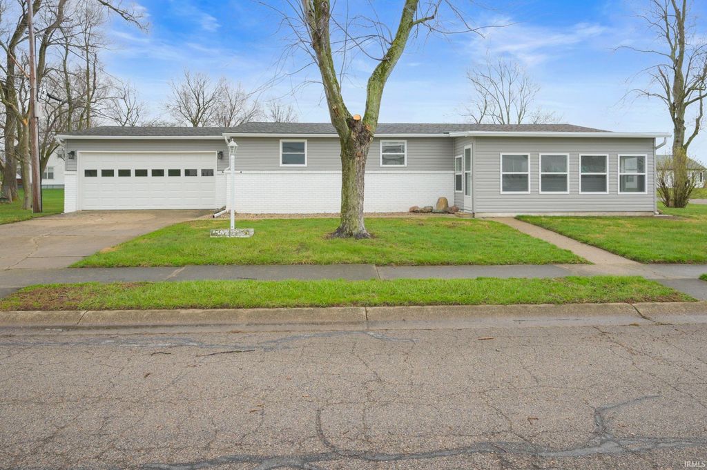Photo of 9109 W Sutherland Avenue, Yorktown, IN 47396 (MLS # 202610504)