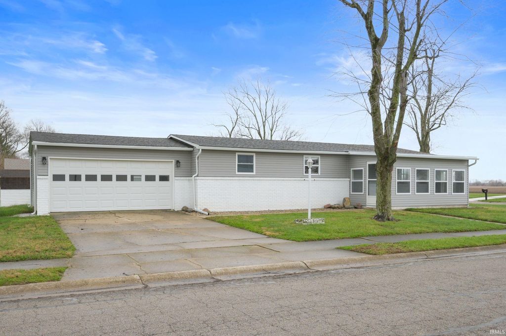 Photo of 9109 W Sutherland Avenue, Yorktown, IN 47396 (MLS # 202610504)