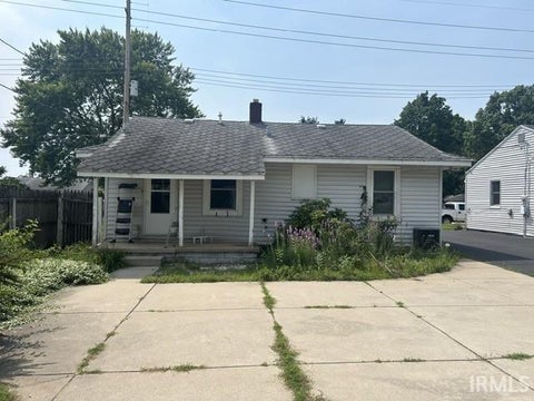 Tiny photo for 1514 Maplehurst Avenue, Mishawaka, IN 46545 (MLS # 202628983)