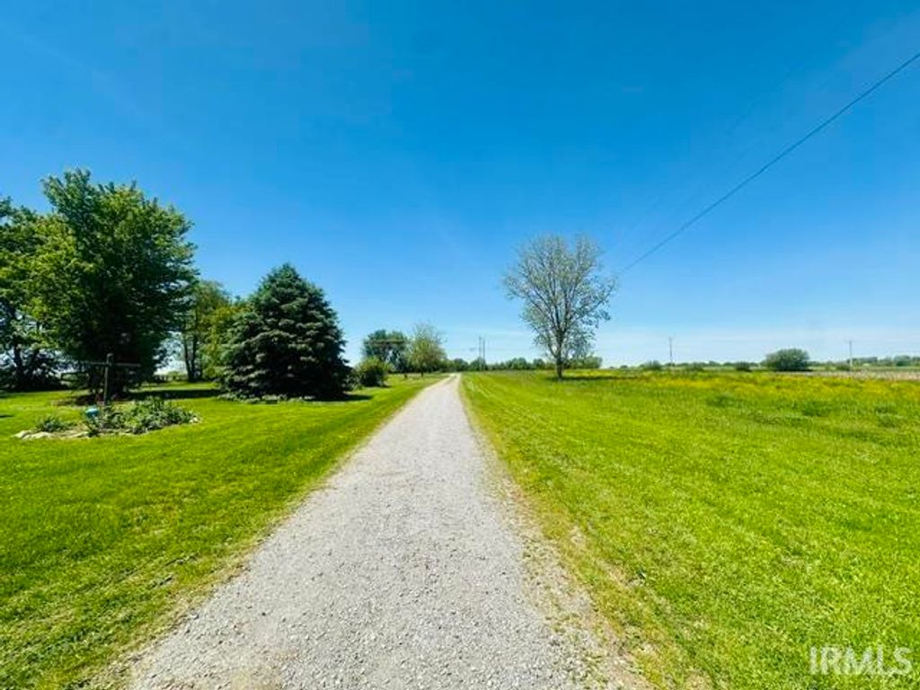 Photo of 10364 County Road 950 W Road, Wingate, IN 47994 (MLS # 202619935)