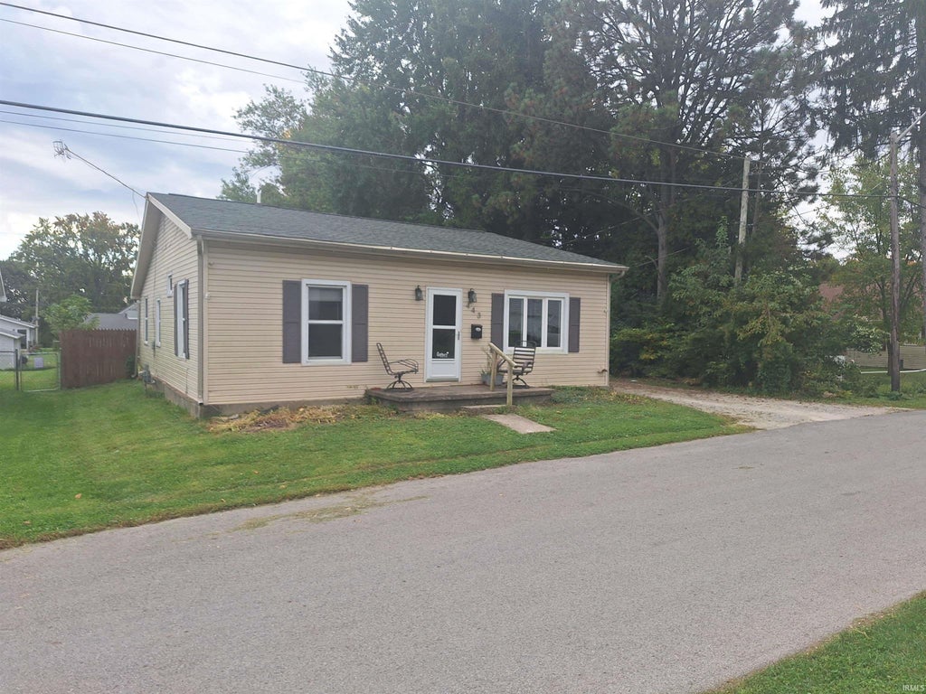 Photo of 443 Zahn Street, Huntington, IN 46750 (MLS # 202642487)