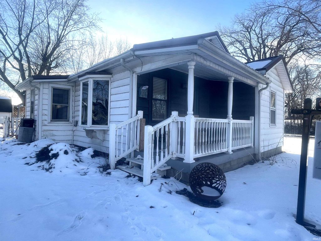Photo of 111 Bungalow Street, Logansport, IN 46947 (MLS # 202603826)