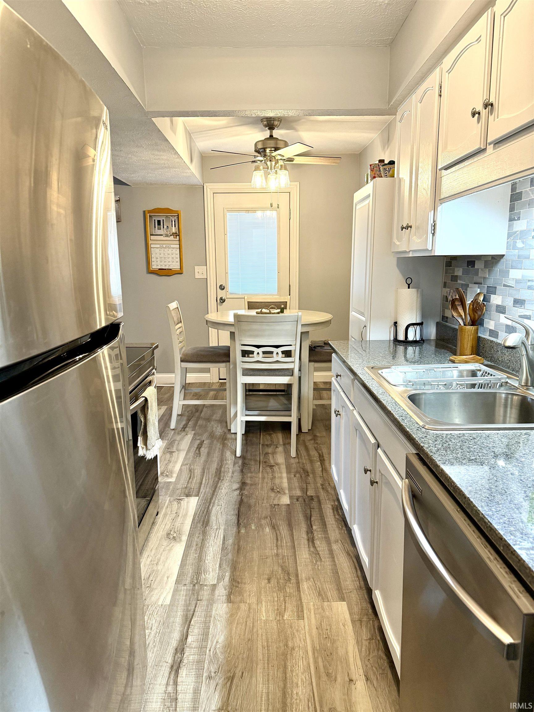 Elkhart, Indiana 46514, United States, 2 Bedrooms Bedrooms, ,2 BathroomsBathrooms,Residential,Contingent,182866