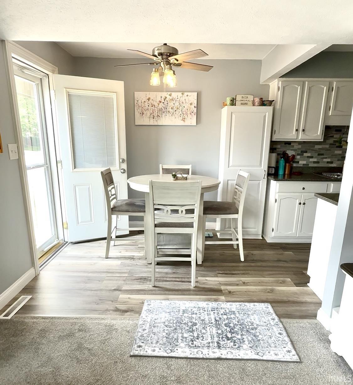 Elkhart, Indiana 46514, United States, 2 Bedrooms Bedrooms, ,2 BathroomsBathrooms,Residential,Contingent,182866