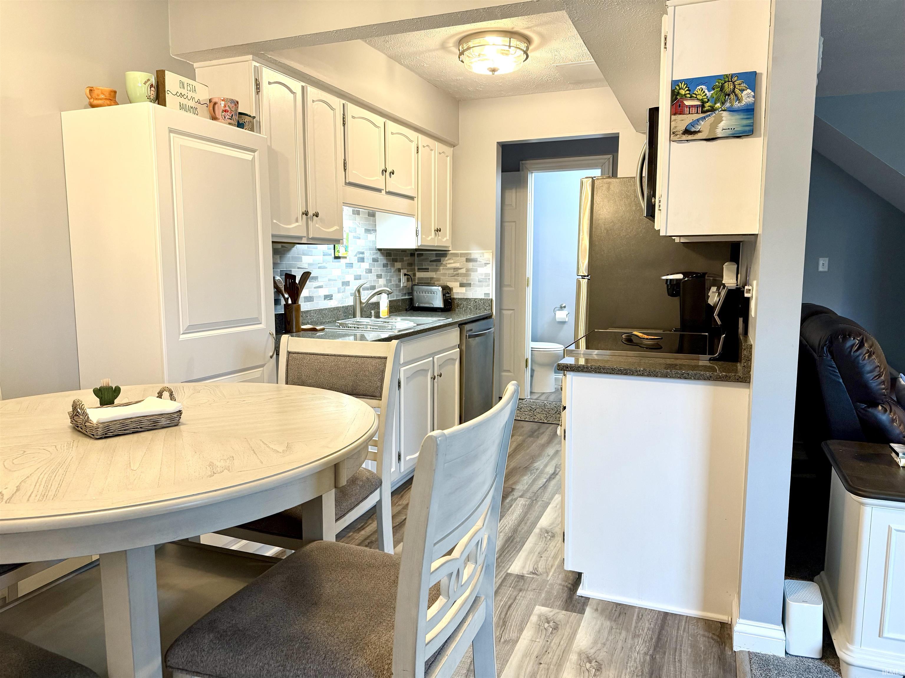 Elkhart, Indiana 46514, United States, 2 Bedrooms Bedrooms, ,2 BathroomsBathrooms,Residential,Contingent,182866